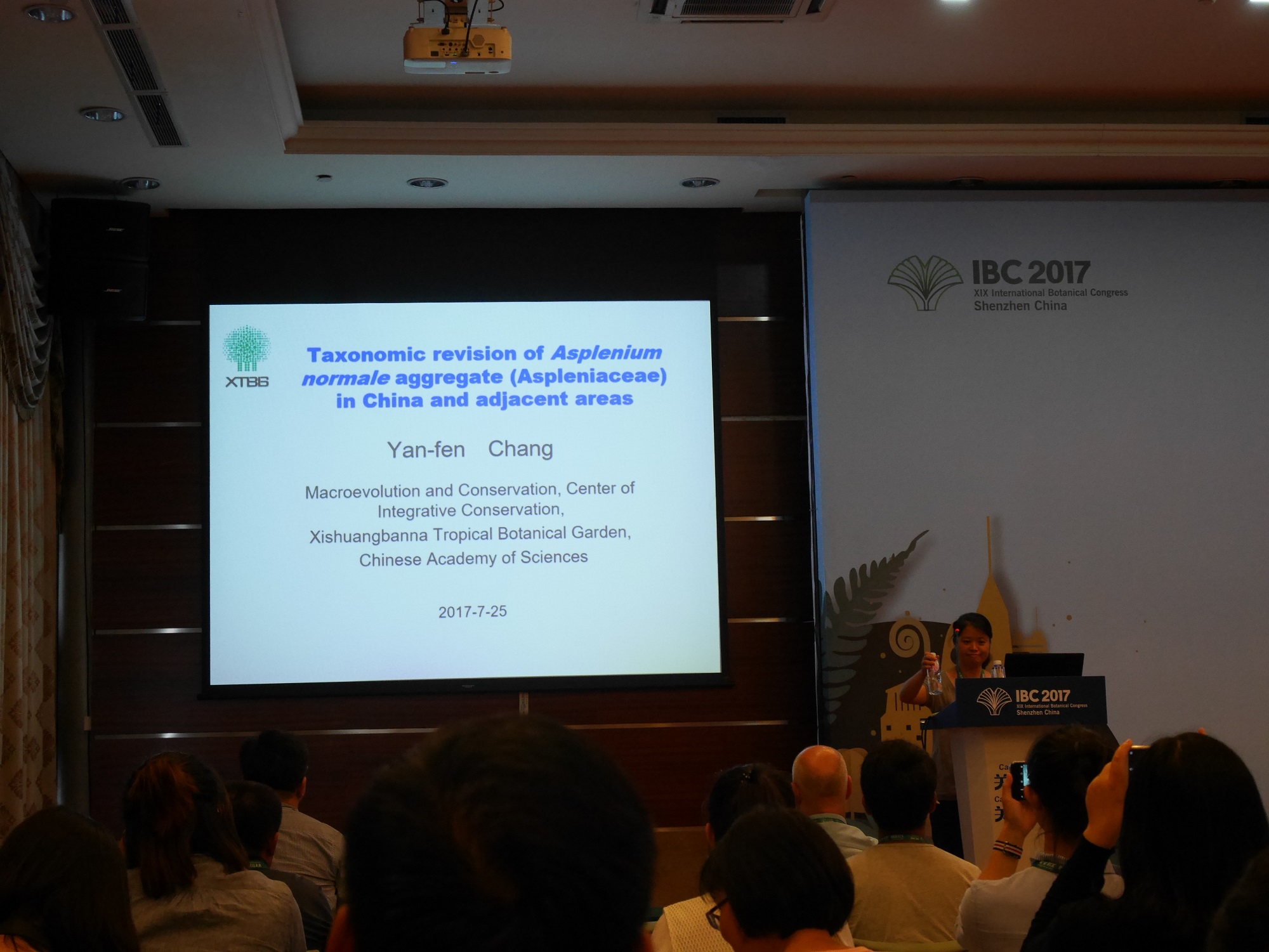 常艳芬在第19届植物学大会上做报告.JPG